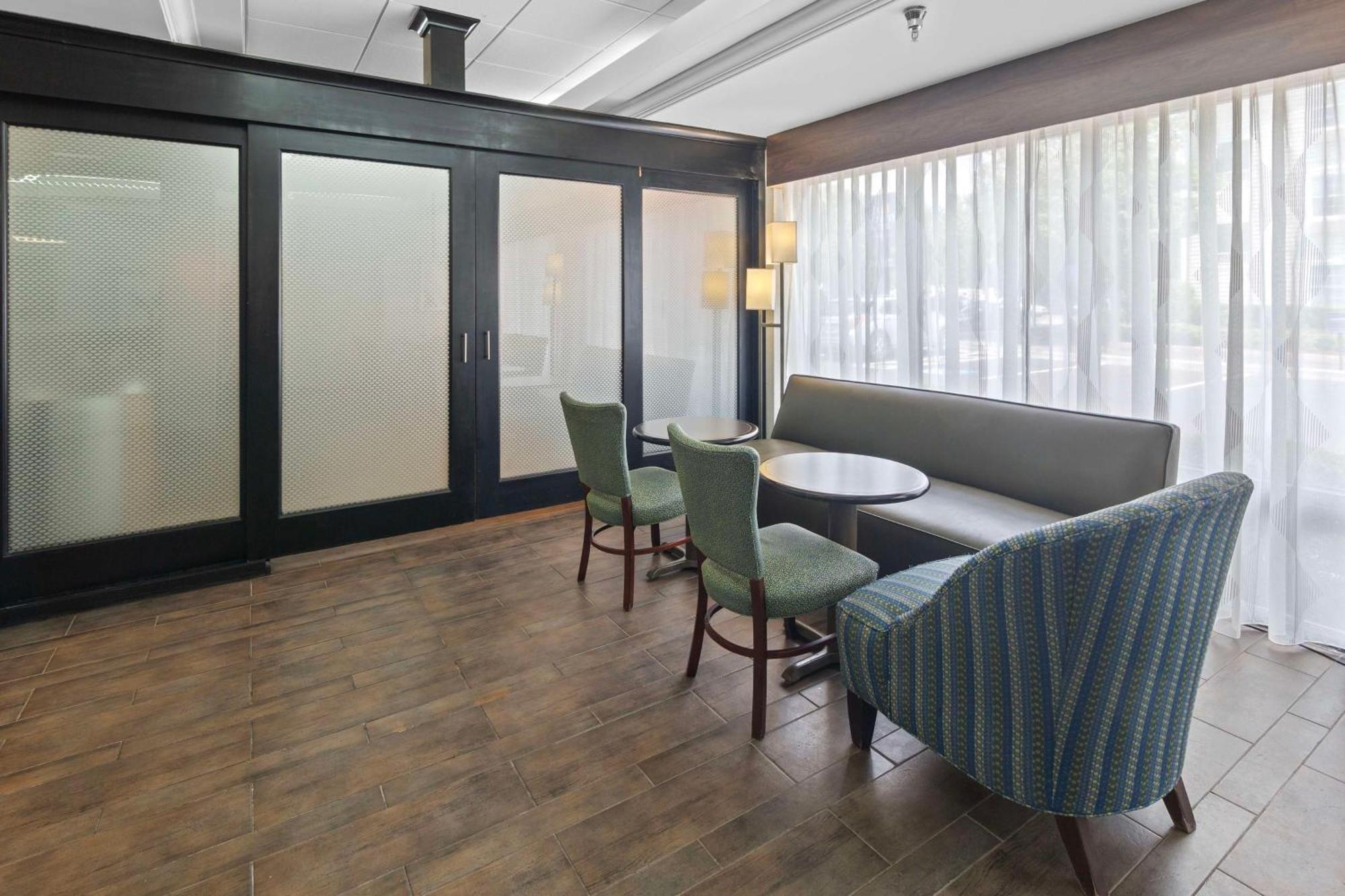 Hampton Inn Atlanta-Woodstock Eksteriør bilde
